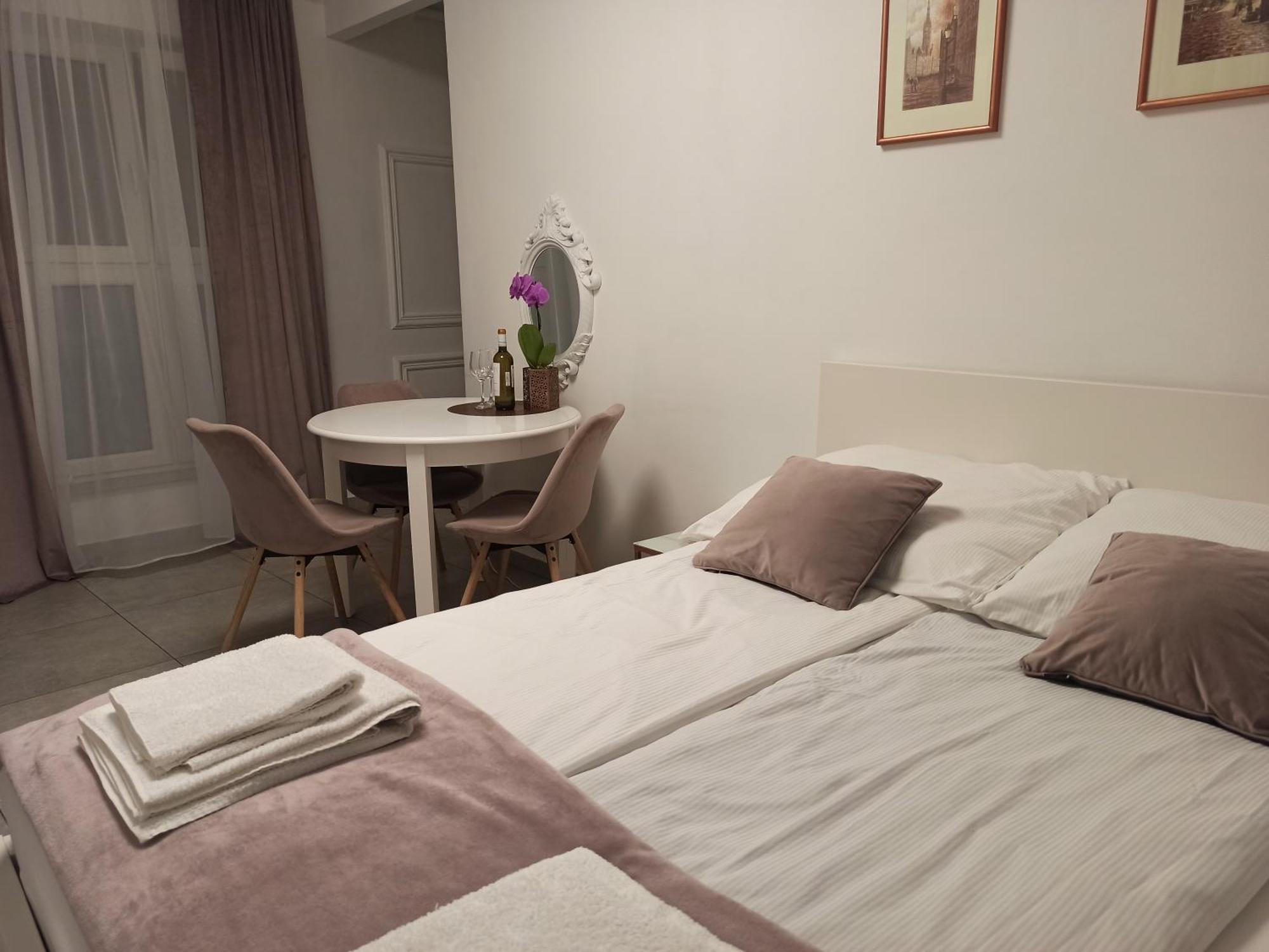 Arkady Old Town Apartment *